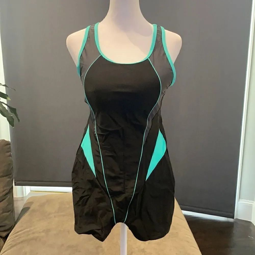 Women’s One Piece Racerback Swimsuit Size 6 NEW
